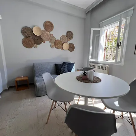 Будинок відпочинку Retro House With Garden In Anopoli Салоніки