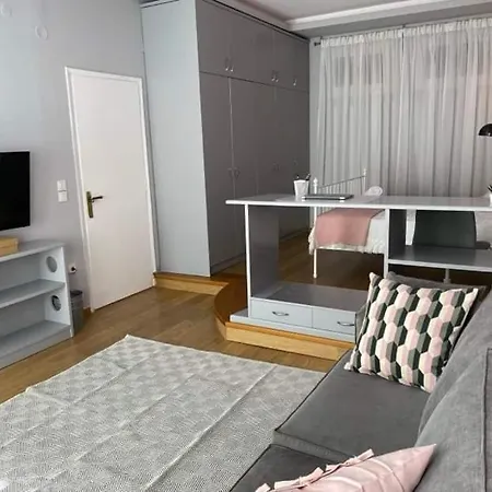 Будинок відпочинку Retro House With Garden In Anopoli Салоніки